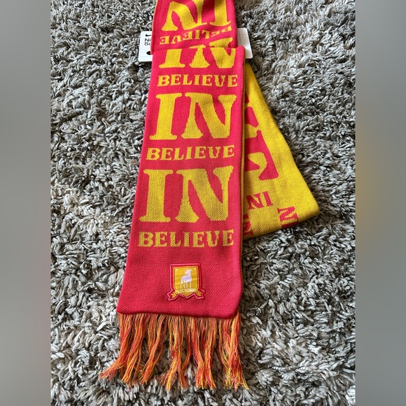 Nike Ted Lasso BELIEVE soccer scarf - Picture 2 of 3